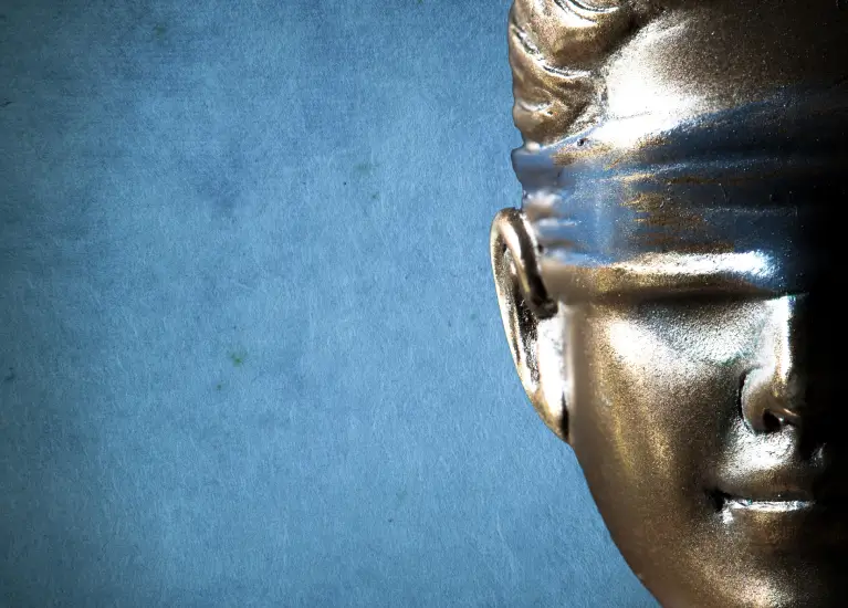 A statue of a woman with blindfolds